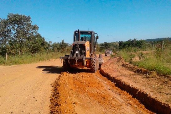 Administração Municipal realiza melhorias nas estradas vicinais