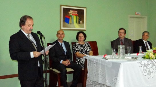 Tarcisio Cardoso é empossado como presidente da Academia Araxaense de Letras