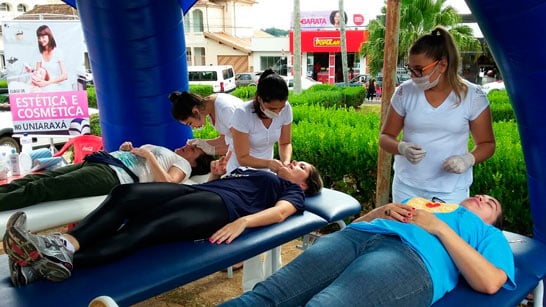 Cursos de Estética e Fisioterapia do Uniaraxá participam de atividade no Dia Mundial da Saúde