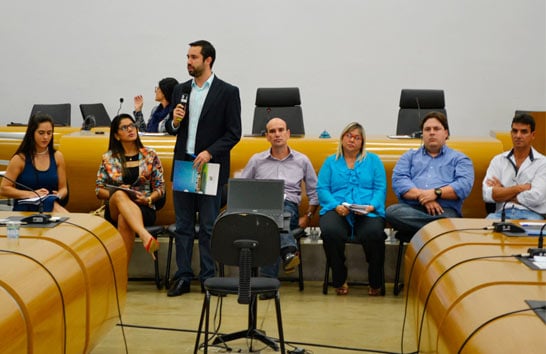 Fórum Comunitário cobra recomposição salarial para servidores, mas prefeitura diz que questão deve ser analisada com cautela