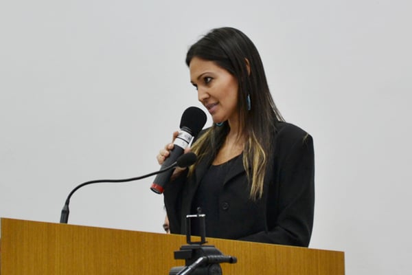 Vereadora Fernanda Castelha sai da Mesa Diretora da Câmara