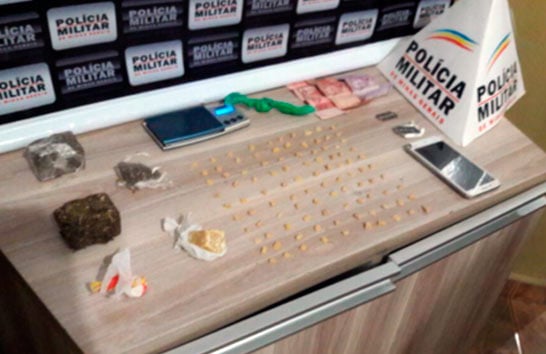 Jovens são presos por tráfico de drogas no bairro Ana Pinto de Almeida