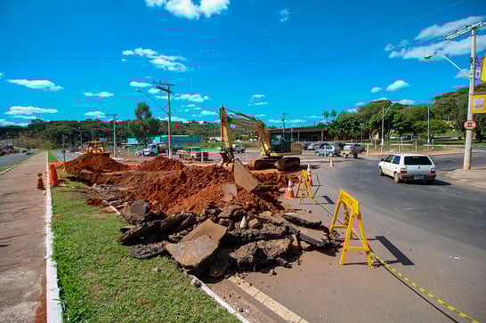 Prefeitura realiza procedimento emergencial na avenida João Paulo II