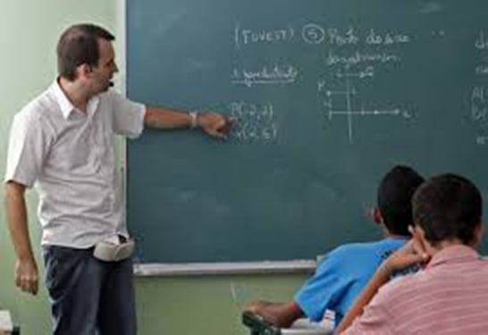 Adicional de servidores da educação é aprovado em 1º turno