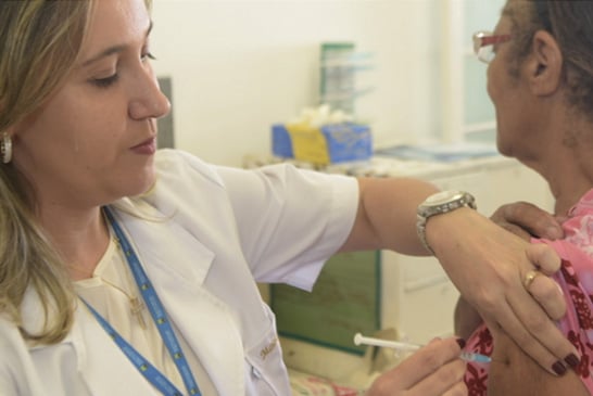 Campanha de vacinação contra a gripe é suspensa até chegada de novas doses