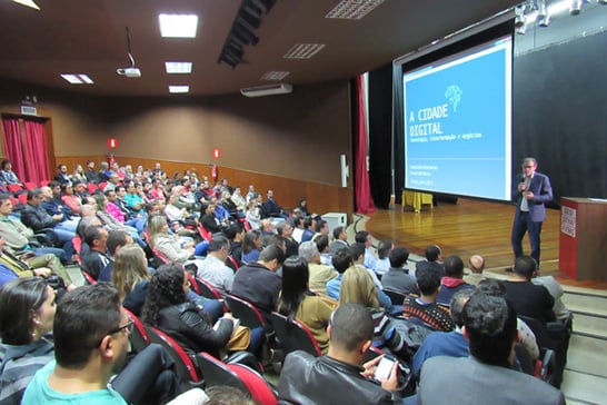 Cidades Digitais e Direito Digital são temas de palestra promovida pela Escola do Legislativo
