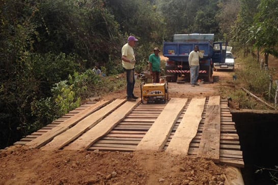 Prefeitura realiza melhorias em vias vicinais, manutenção e instalação de pontes e mata-burros