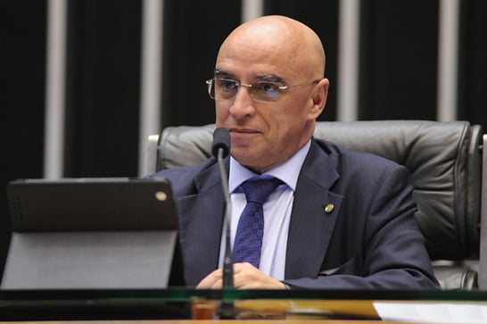 Projetos de Lei pretendem coibir agressões a professores