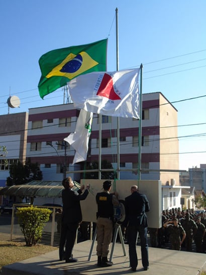Apresentações e hasteamento de bandeira dão início à Semana da Pátria