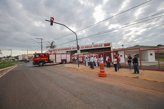 Semáforo de segurança já está em funcionamento, em frente ao Corpo de Bombeiros