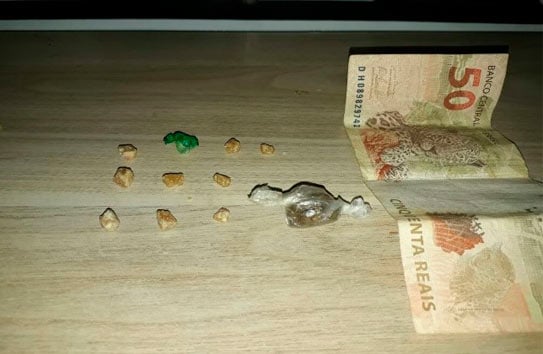 Jovem é preso com drogas no Francisco Duarte