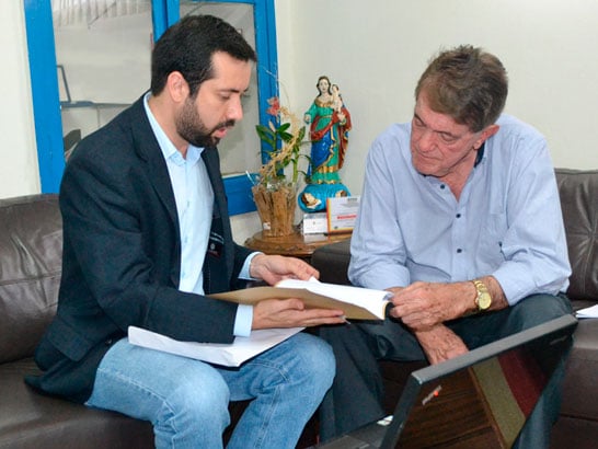 Raphael Rios apresenta relatório de fiscalização e reivindicações de escolas para o prefeito Aracely de Paula