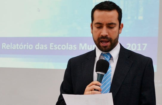 Vereador Raphael Rios fiscaliza todas as 38 escolas e creches municipais e apresenta relatório na tribuna
