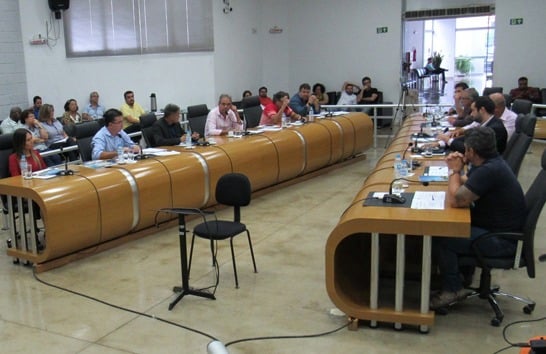 Recomposição salarial e construção de viadutos são debatidas pelos vereadores