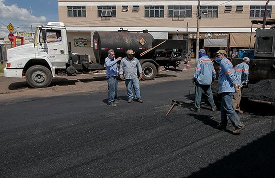 Entorno da rodoviária de Araxá recebe recapeamento asfáltico