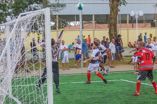 Centro Esportivo Educacional Pedro Bispo lotado na abertura do 1° Campeonato de Futebol Society
