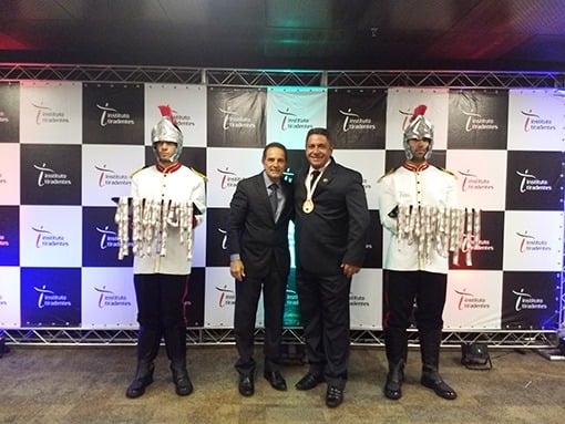 Vereador Robson Magela recebe Medalha Alferes Tiradentes