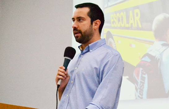 Raphael Rios requer informações sobre o transporte escolar