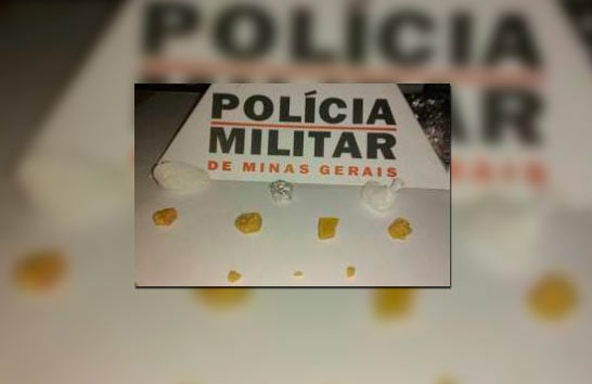 PM prende dois suspeitos de tráfico no bairro Pedra Azul