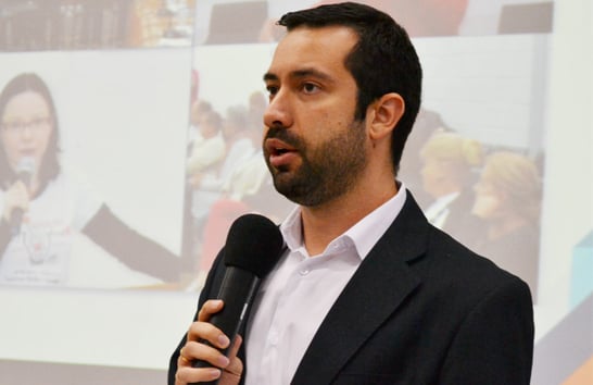 Raphael Rios apresenta projeto de lei que garante uso do nome afetivo para crianças e adolescentes em processo de adoção
