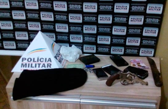 PM prende assaltantes e recupera pertences roubados em bar