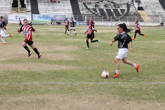 Macro vence no jogo de ida da final do Campeonato Feminino de Futebol de Campo