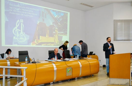 Raphael Rios fiscaliza e apresenta cobranças para a Escola Municipal de Música
