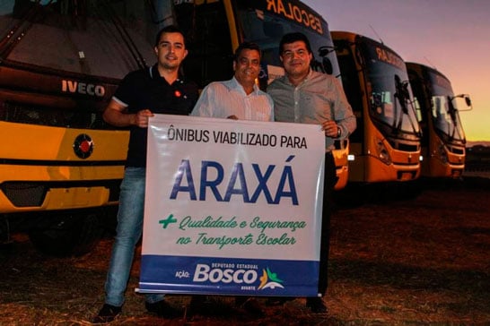 Deputado Estadual Bosco participa de solenidade de entrega de ônibus escolares