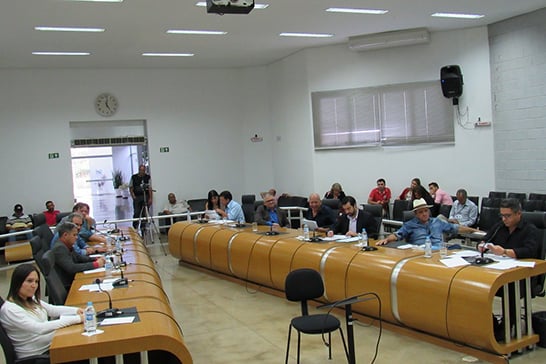 Vereadores debatem a saúde e os serviços urbanos durante reunião da Câmara