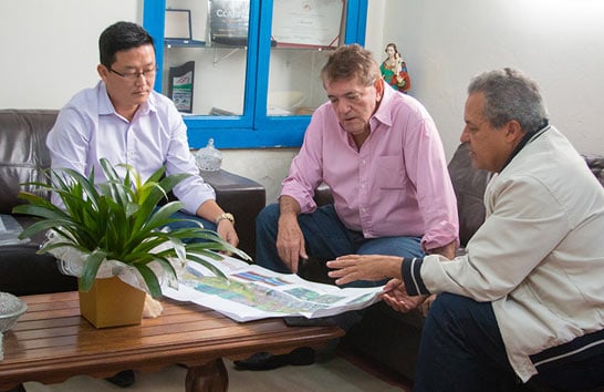 Prefeito recebe projetos de viaduto na rua Uberaba e de Parque Ecológico com teleférico anexo ao Parque do Cristo
