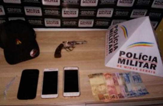 PM prende suspeitos de envolvimento com o tráfico e apreende arma de fogo no Centro