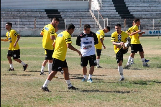 Araxá Esporte enfrenta Crac em dois amistosos de preparação para a Segundona do Mineiro