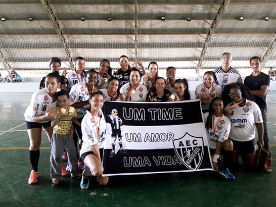 Equipe de handebol feminino é campeã da etapa microrregional do JIMI