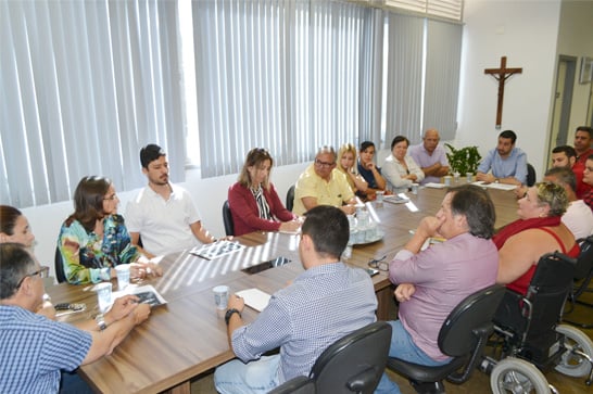 Reunião debate projeto de lei sobre atendimento prioritário aos autistas