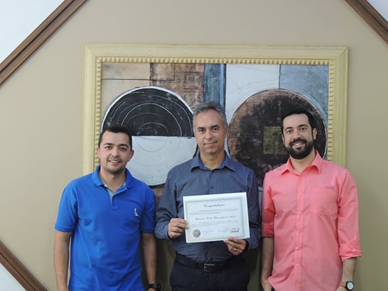 Câmara Municipal confere Moção à EAD Uniaraxá