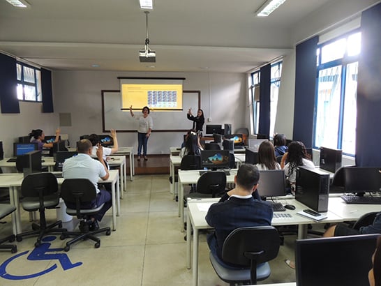Uniaraxá realiza Oficina de Libras com colaboradores