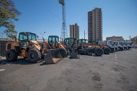 PMA investe em equipamentos para melhoria de estradas vicinais e coleta seletiva