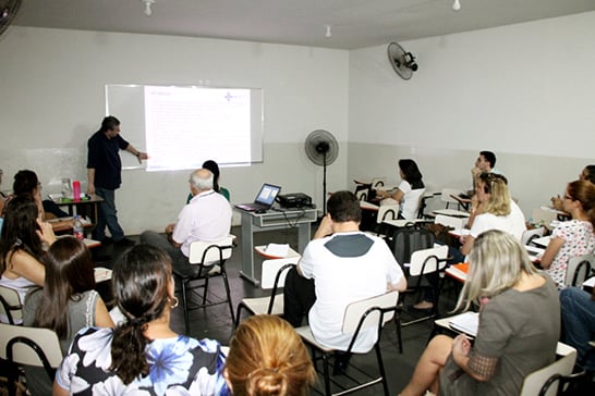 Colaboradores do Cerest participam de capacitação sobre saúde do trabalhador