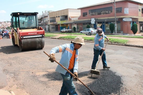 Vias da cidade recebem operação tapa-buracos