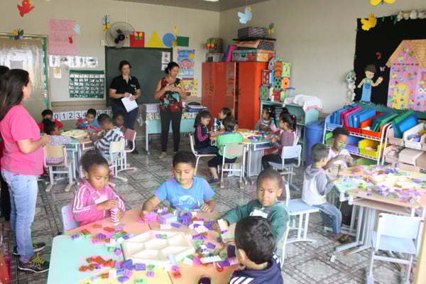 Primeiro dia de aula dos ex-alunos do Centro Educacional Vovó Sérgia nas escolas municipais