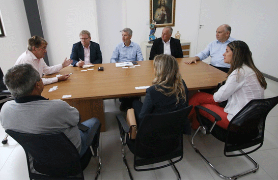 Prefeito Aracely de Paula recebe visita de cônsul holandês