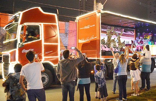 Caravana da Coca-Cola passa nesta terça