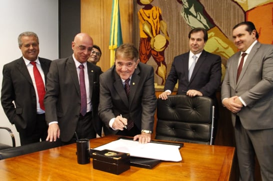 Prefeito Aracely assina convênio de R$ 45 milhões para obras de mobilidade urbana em Araxá