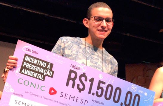 Acadêmico do Uniaraxá recebe Prêmio de Incentivo à Preservação Ambiental