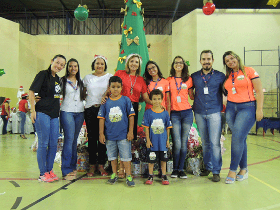 “Adote uma Cartinha” do Uniaraxá presenteia crianças da comunidade
