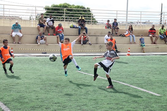 Escolinhas de futebol do Centro Esportivo Educacional Pedro Bispo recomeçam dia 2