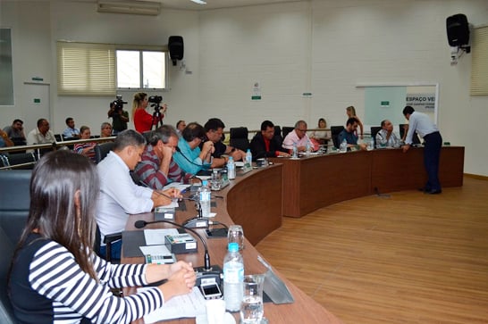 Primeira reunião da Câmara Municipal de Araxá em 2019 marca posse de novo vereador, retorno de titular e define comissões