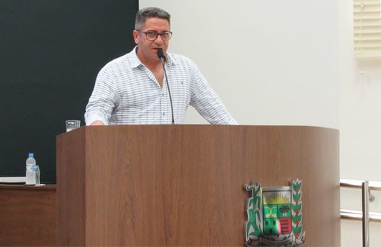 Robson Magela questiona Prefeitura que quer acabar com ponto de táxi no Centro de Araxá