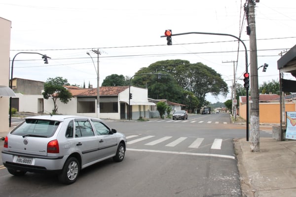 Semáforo da rua Terêncio Pereira está em pleno funcionamento
