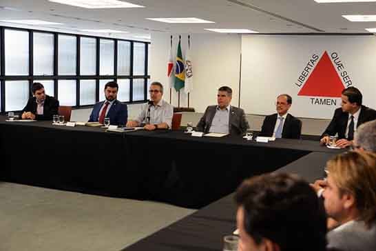 Romeu Zema se reúne com deputados mineiros e anuncia que vai revogar Decreto 47.296/17